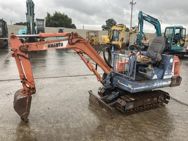MINI EXCAVATOR — Auction (lot 8461-164)