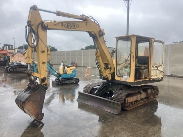 MINI EXCAVATOR — Auction (lot 8461-1817)