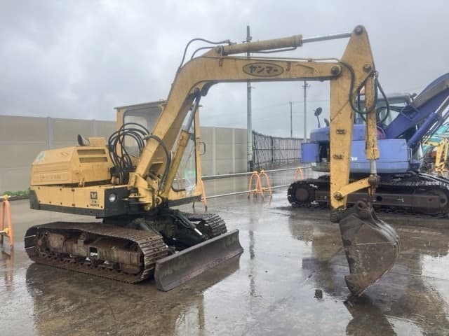 MINI EXCAVATOR — Auction (lot 8461-1817)