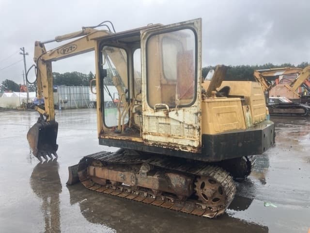 MINI EXCAVATOR — Auction (lot 8461-1817)