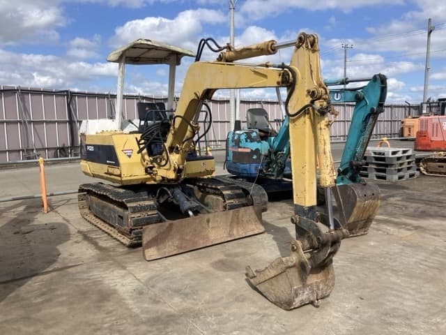 MINI EXCAVATOR — Auction (lot 8461-1824)