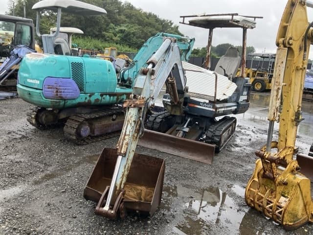 MINI EXCAVATOR — Auction (lot 8461-1834)