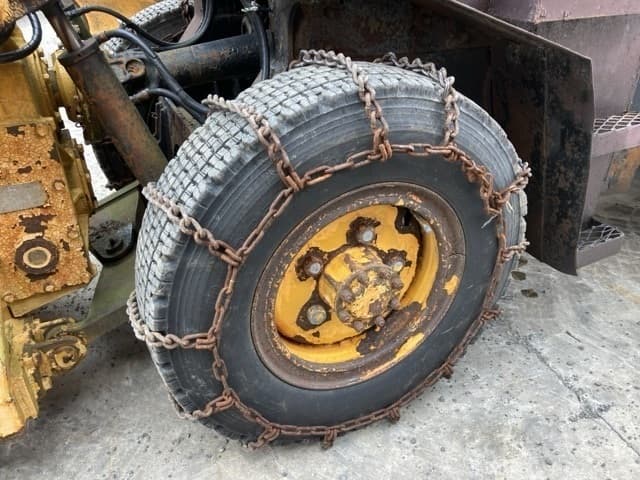SNOW REMOVING MACHINE — Auction (lot 8461-1835)