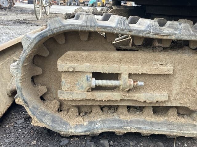 MINI EXCAVATOR — Auction (lot 8461-1836)