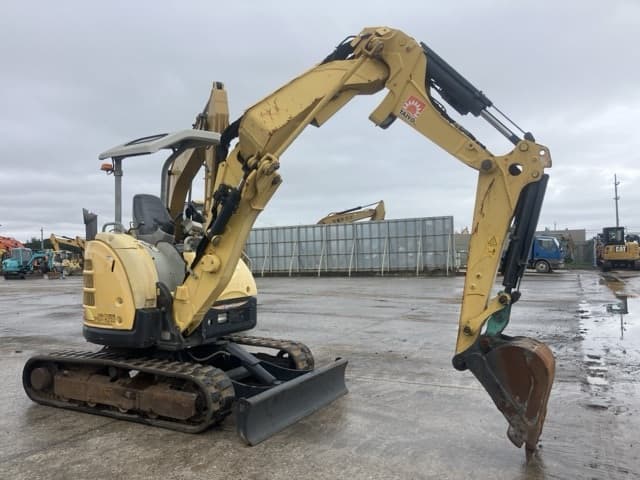 MINI EXCAVATOR — Auction (lot 8461-19)