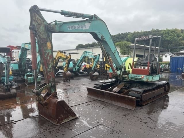 EXCAVATOR — Auction (lot 8461-20004)