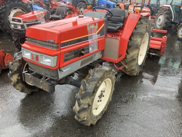Tractor — Auction (lot 8461-2006)