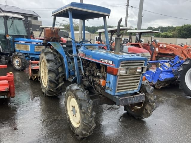 Tractor — Auction (lot 8461-2032)