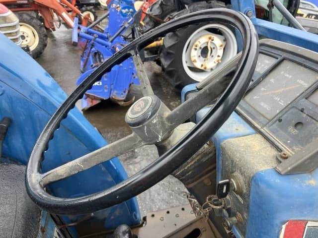 Tractor — Auction (lot 8461-2032)