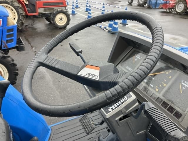Tractor — Auction (lot 8461-2037)