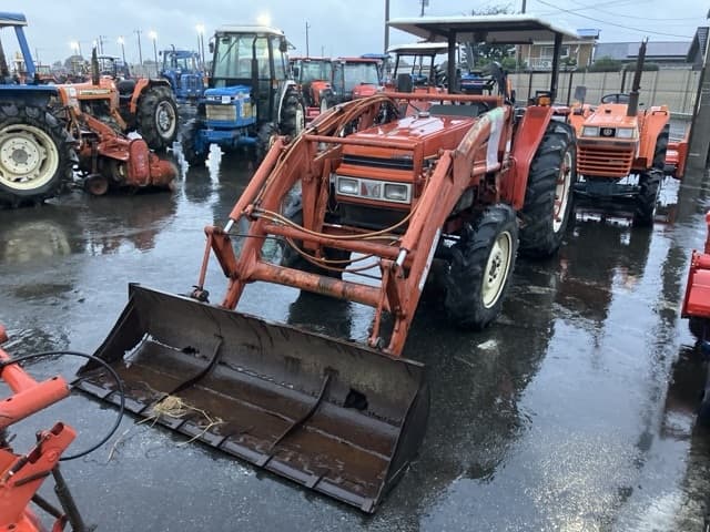 Tractor — Auction (lot 8461-2042)