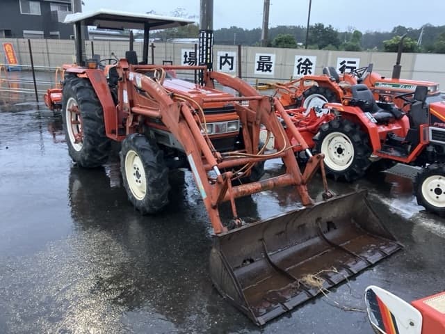 Tractor — Auction (lot 8461-2042)