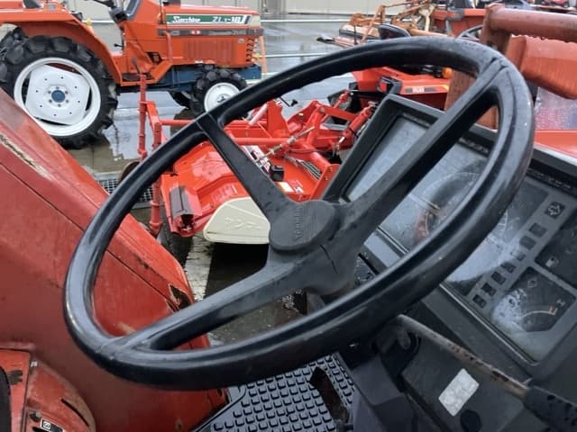 Tractor — Auction (lot 8461-2042)