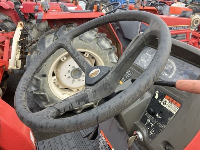 Tractor — Auction (lot 8461-2044)