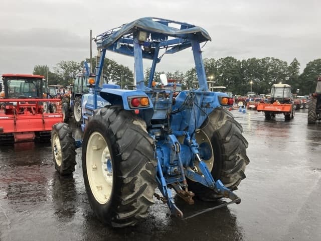 Tractor — Auction (lot 8461-2052)