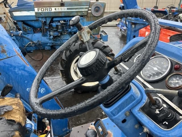 Tractor — Auction (lot 8461-2052)