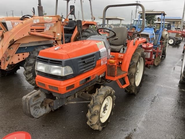 Tractor — Auction (lot 8461-2057)