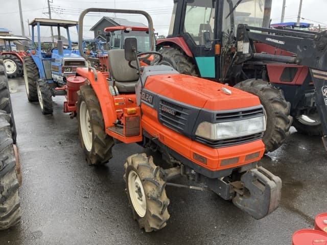 Tractor — Auction (lot 8461-2057)