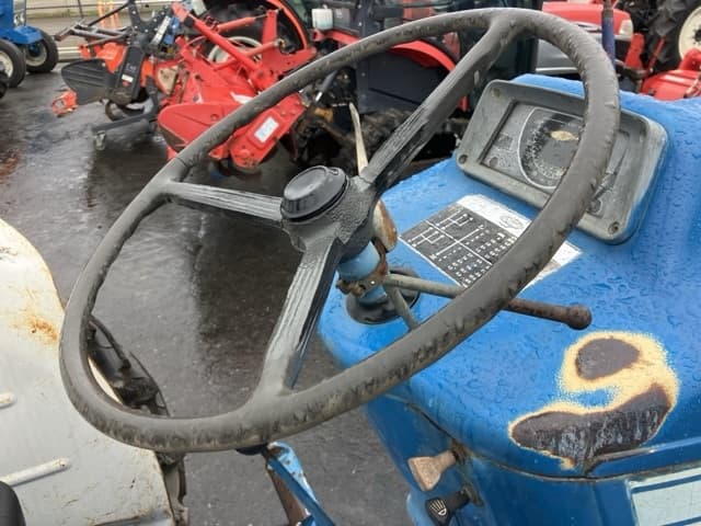 Tractor — Auction (lot 8461-2077)