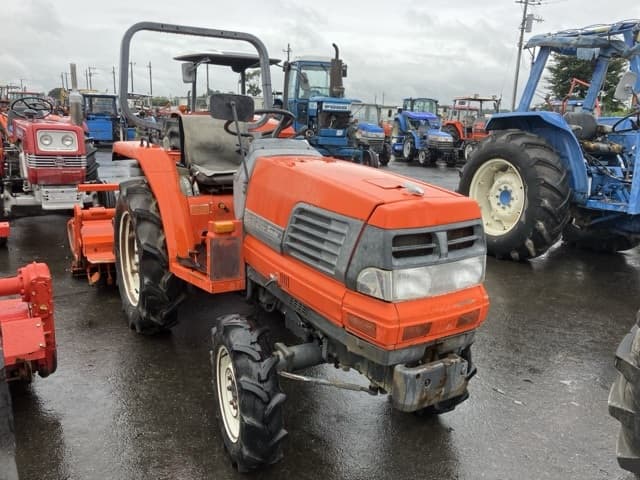 Tractor — Auction (lot 8461-2117)