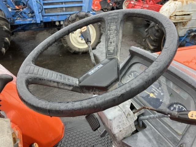 Tractor — Auction (lot 8461-2117)
