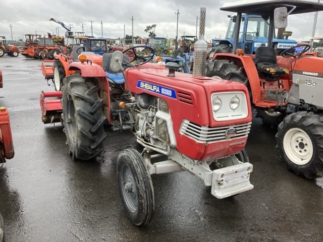 Tractor — Auction (lot 8461-2121)