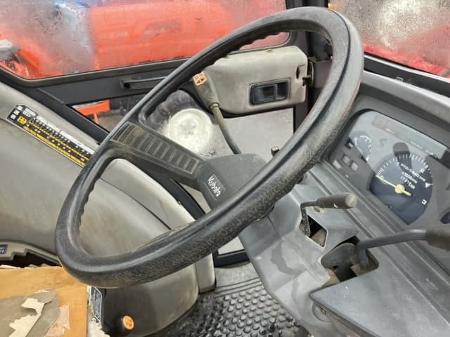 Tractor — Auction (lot 8461-2123)