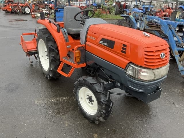Tractor — Auction (lot 8461-2125)