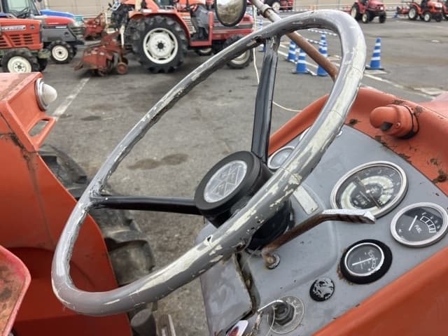 Tractor — Auction (lot 8461-2133)