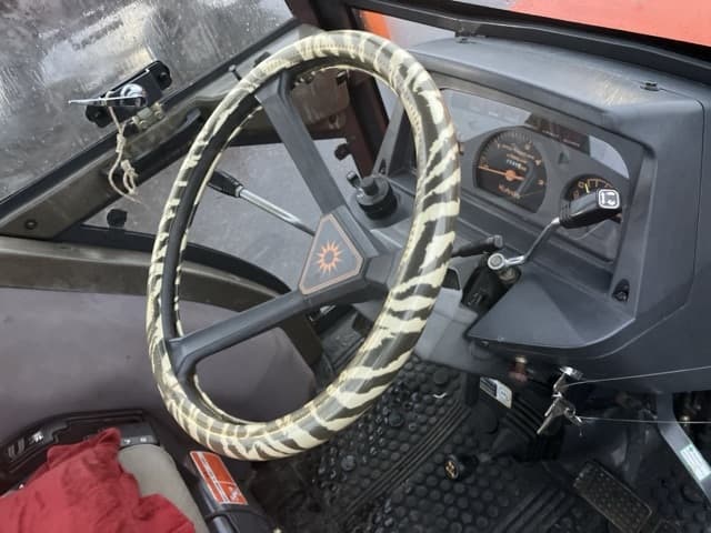 Tractor — Auction (lot 8461-2137)