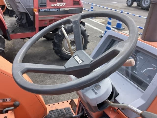Tractor — Auction (lot 8461-2140)