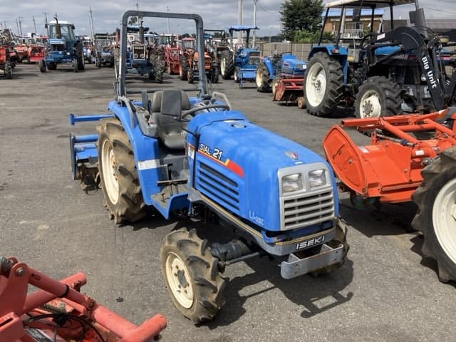 Tractor — Auction (lot 8461-2143)
