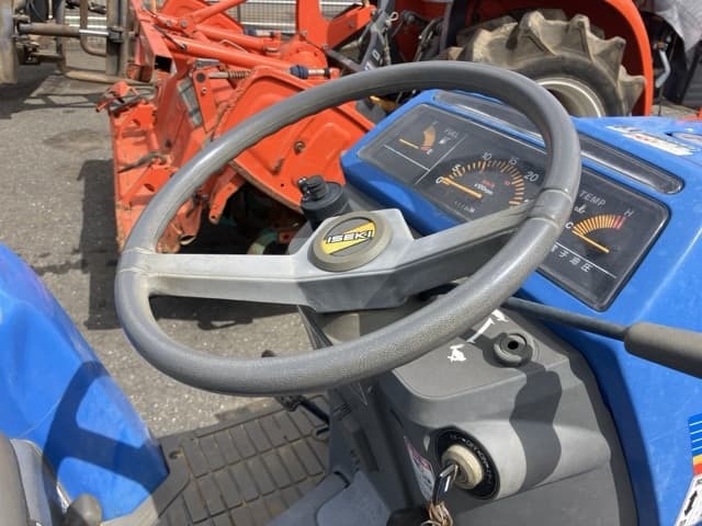 Tractor — Auction (lot 8461-2143)