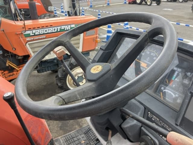 Tractor — Auction (lot 8461-2157)