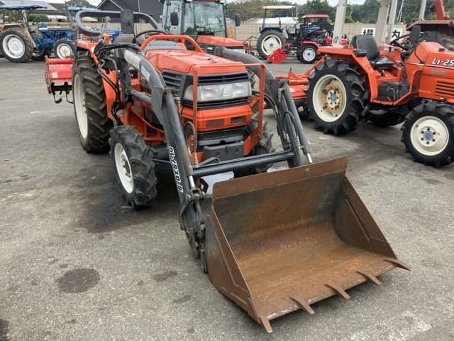 Tractor — Auction (lot 8461-2162)