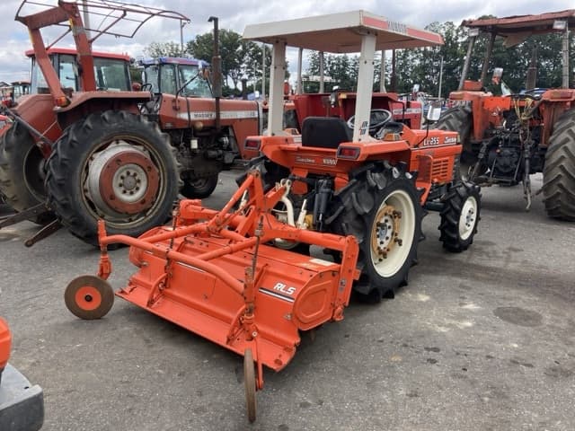 Tractor — Auction (lot 8461-2163)