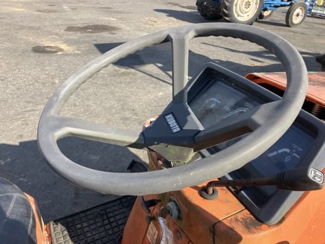 Tractor — Auction (lot 8461-2178)