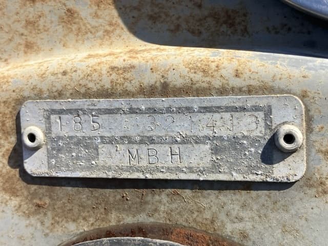 Tractor — Auction (lot 8461-2182)