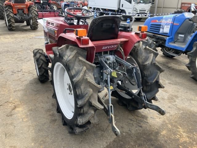 Tractor — Auction (lot 8461-2197)