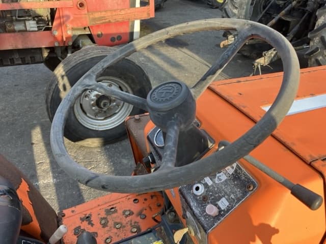 Tractor — Auction (lot 8461-2201)