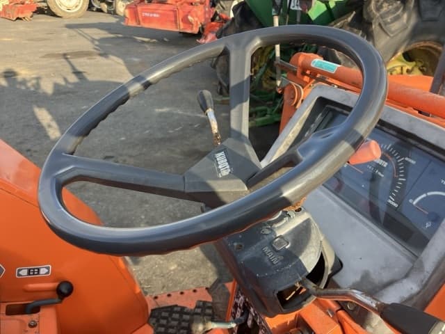Tractor — Auction (lot 8461-2202)