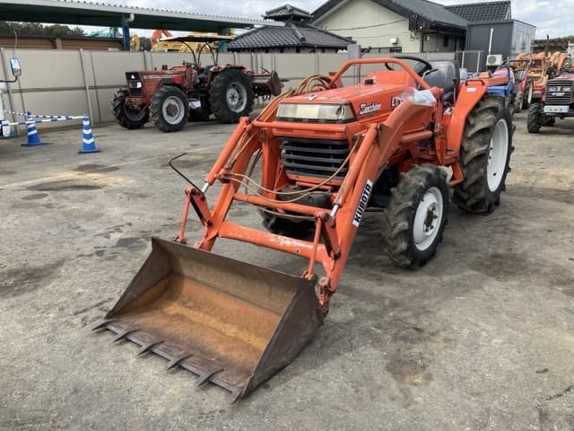 Tractor — Auction (lot 8461-2203)