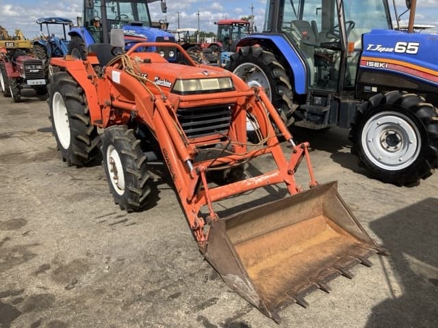Tractor — Auction (lot 8461-2203)