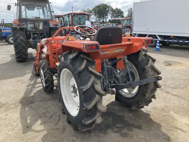 Tractor — Auction (lot 8461-2203)