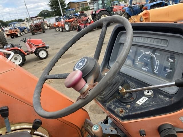 Tractor — Auction (lot 8461-2205)