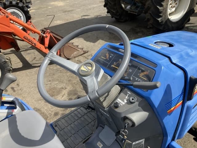 Tractor — Auction (lot 8461-2208)