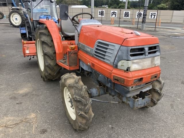 Tractor — Auction (lot 8461-2210)