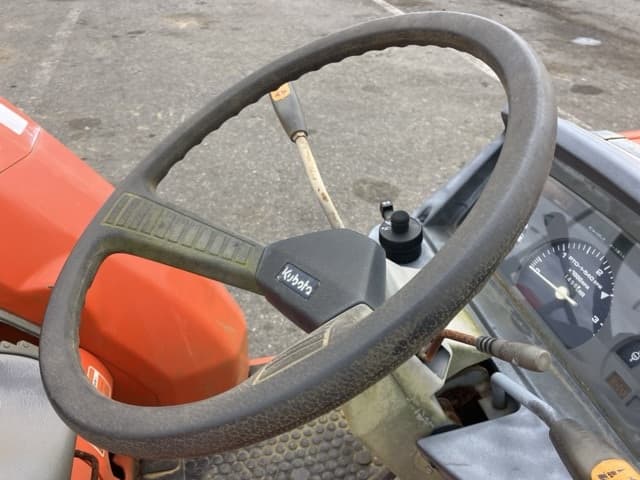 Tractor — Auction (lot 8461-2210)