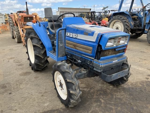 Tractor — Auction (lot 8461-2211)