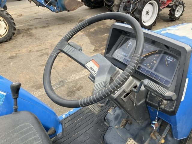 Tractor — Auction (lot 8461-2211)